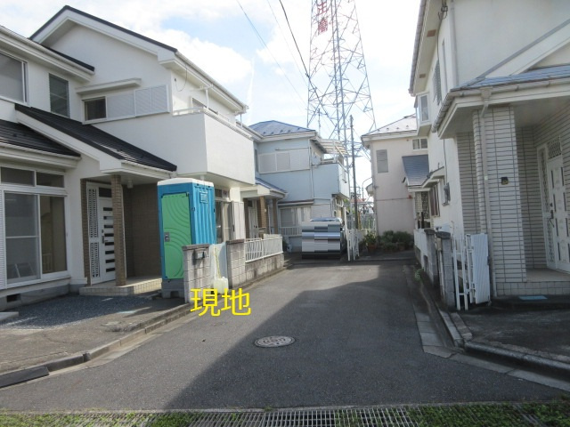 中古戸建　熊谷市原島1319-2（リフォーム住宅）の前面道路含む現地写真