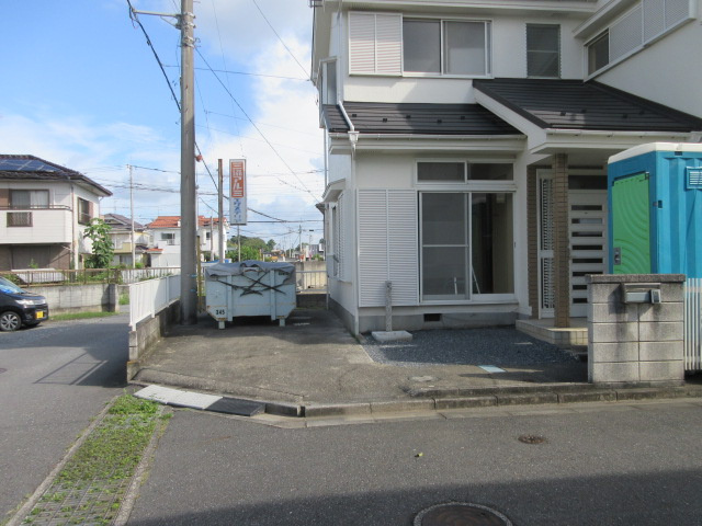 中古戸建　熊谷市原島1319-2（リフォーム住宅）の駐車場