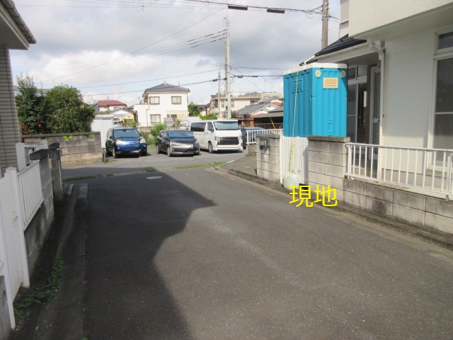 中古戸建　熊谷市原島1319-2（リフォーム住宅）の前面道路含む現地写真