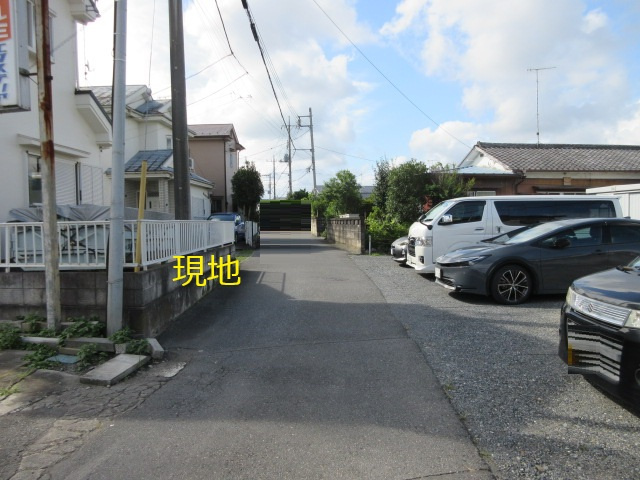 中古戸建　熊谷市原島1319-2（リフォーム住宅）の前面道路含む現地写真