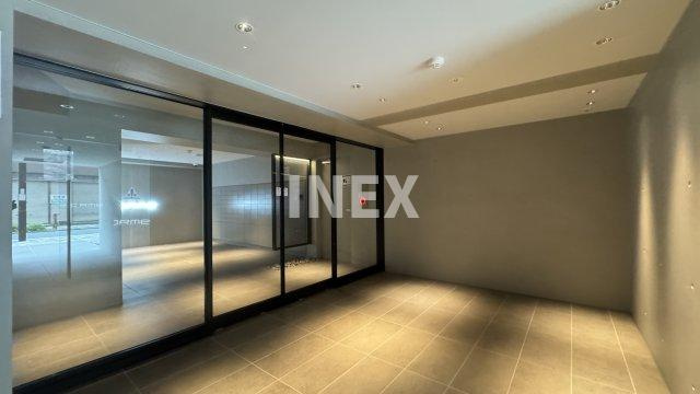 横浜市南区白妙町３丁目の賃貸マンションのエントランス