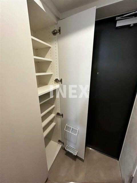 横浜市南区白妙町３丁目の賃貸マンションの玄関