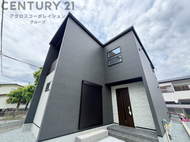 東谷小学校まで徒歩4分、東谷中学校まで徒歩3分と、お子様の通学に安心の距離です。広々としたLDK:1階のLDKは18.75帖のゆとりある大空間です。