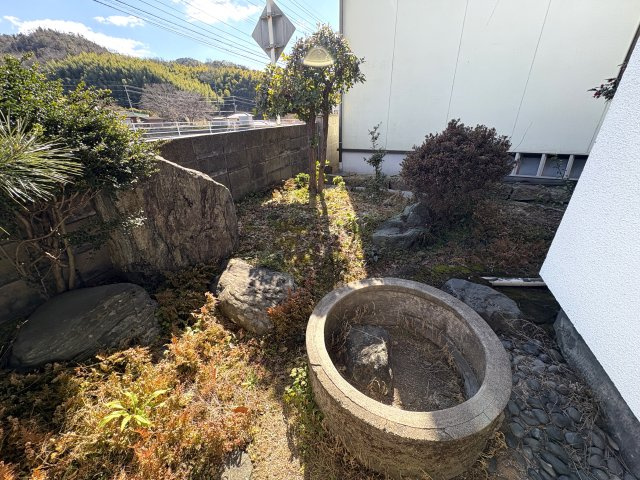 追分貸戸建の庭