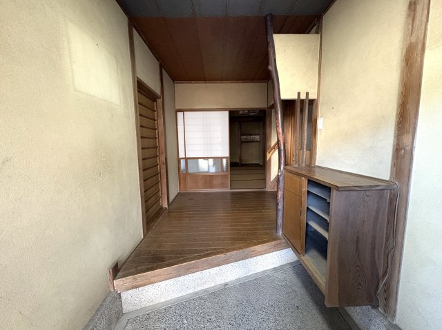追分貸戸建の玄関