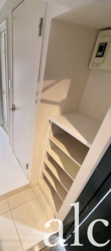 杉並区和泉４丁目の賃貸マンションの玄関