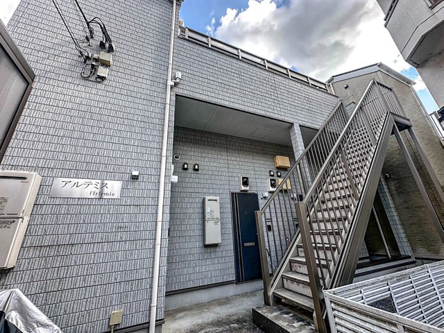 【外観】 | アルテミス/藤が丘 | 田園都市線「藤が丘」駅まで徒歩5分！スーパーやドラッグストアが近くて便利な立地の2階建てアパートです☆