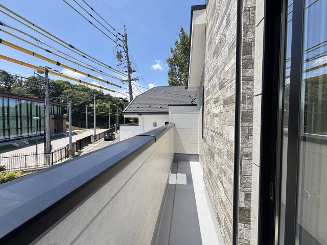 KEIAI GRACE守山区小幡北3期｜名古屋市の戸建ならホームアップのバルコニー|南向きの広いバルコニーなら、家族みんなの洗濯物も一気に乾いて家事時短に