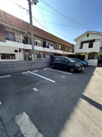 すみれハウスの駐車場