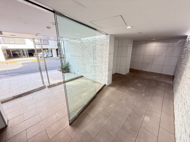 メイクスデザイン糀谷アジールコートのエントランス