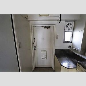 ビレッジハウス塔野地3号棟の玄関