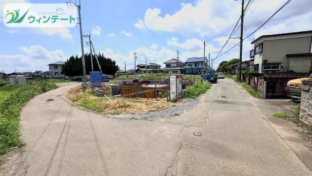 土浦市天川7期　新築戸建　4号棟の前面道路含む現地写真|敷地面積184.46㎡（55.79坪）のゆとりある土地で、陽当たり・風通しも良好。ぜひ現地でご体感ください。