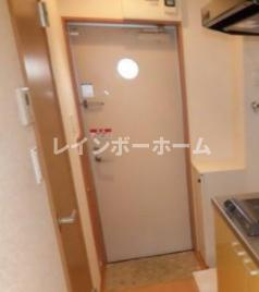 ピュア氷川台二番館の玄関