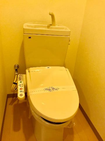 ソレイユ松香台のトイレ|シャワー付トイレ