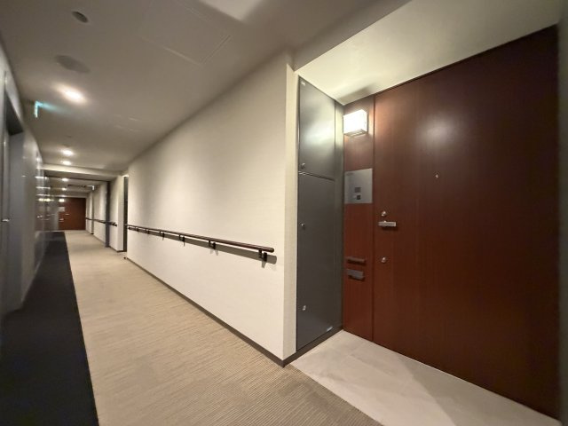 中目黒アトラスタワーの玄関|内廊下設計