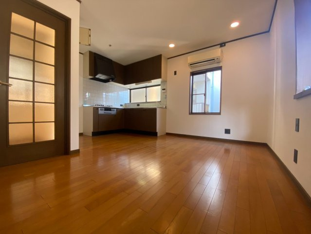 城南町４丁目戸建ての居間・リビング