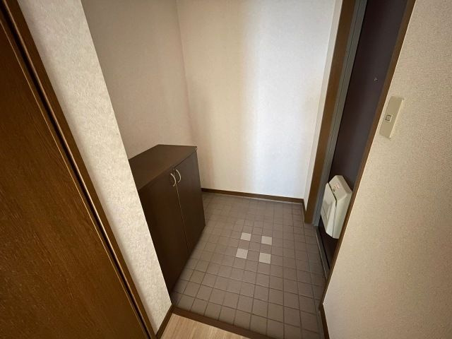 アルシオン壱番館の玄関