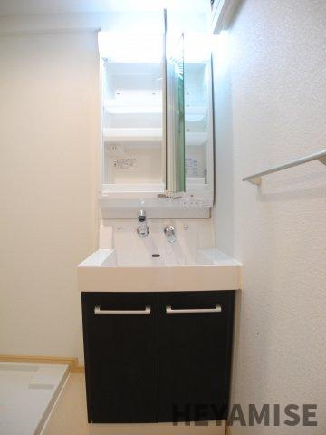 プロムナード・デザングレ・雪屋の洗面所|※同間取りの別の階のお部屋の画像です※