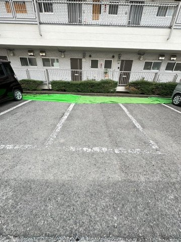 太陽ハイツの駐車場