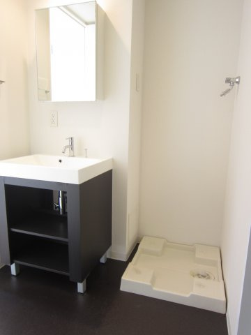 プライムアーバン板橋の洗面所|内装カラーは部屋によって異なりますので現地にて確認下さい。※参考写真