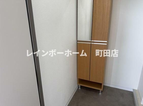 グランコモド小田急相模原※初期費用分割あと払いサービス利用可能物件の玄関