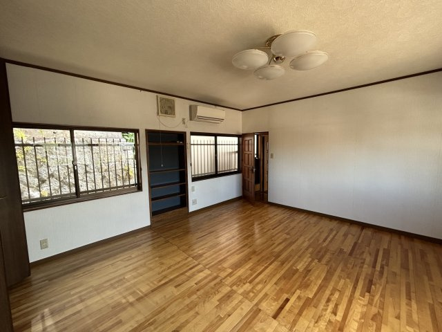 門司区庄司町　中古住宅の洋室|２F東側　広々12.5帖洋室　南側向き