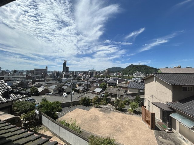 門司区庄司町　中古住宅の展望|門司港の町を見下ろす抜群の眺望で、関門海響花火大会も特等席です