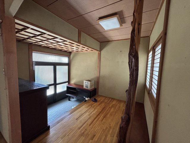 門司区庄司町　中古住宅の玄関|玄関の横から撮影　素敵です
