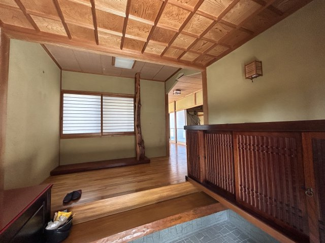 門司区庄司町　中古住宅の玄関|高級感漂う広々和風玄関です