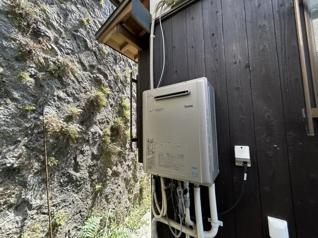 門司区庄司町　中古住宅の発電・温水設備|近年交換済みのガス給湯器です