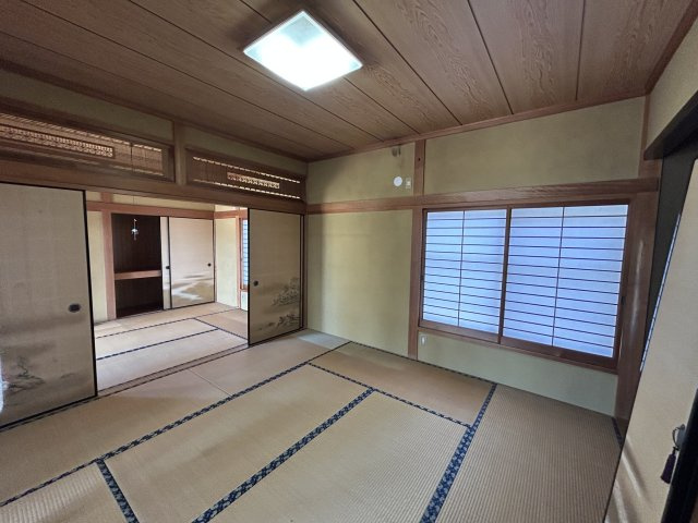 門司区庄司町　中古住宅の和室|落ち着いた雰囲気の和室８帖です