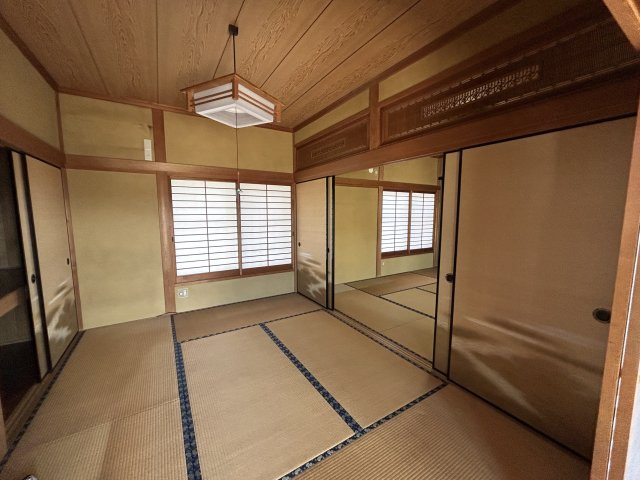 門司区庄司町　中古住宅の和室|収納もある6帖和室です