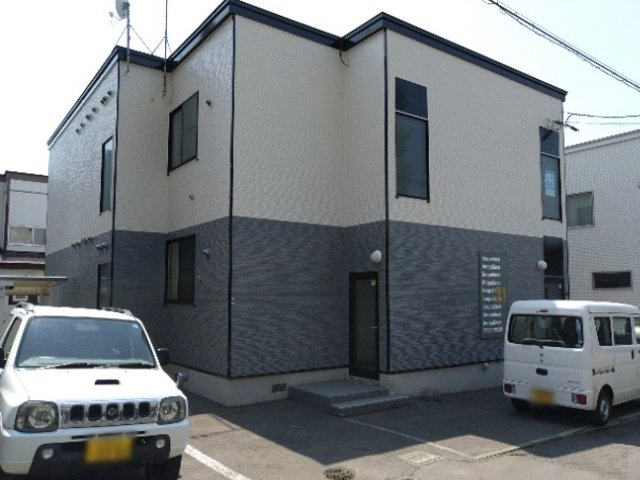 レオパレス月寒西の外観