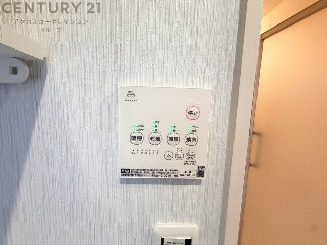 暖房機能があるため、冬場でも温かい浴室で入浴でき、乾燥機能があるため、水気を素早く取り除けます。また、換気機能があるため、湿気を素早く排出してカビや雑菌の発生を防ぐことができます。