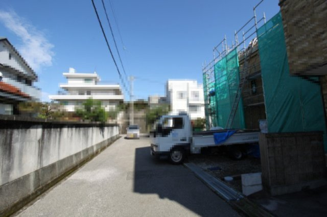 瀬戸東町1丁目　7期1棟1　新築戸建　の前面道路含む現地写真