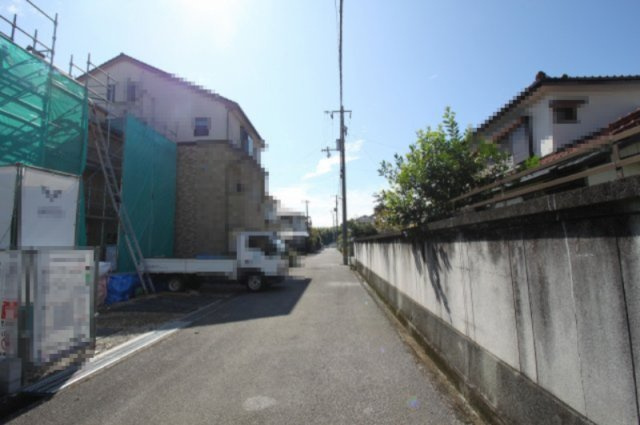 瀬戸東町1丁目　7期1棟1　新築戸建　の前面道路含む現地写真|【一方】　北側　幅4.6ｍ　公道　接面:11.0ｍ