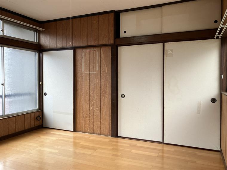 松飛台戸建の寝室