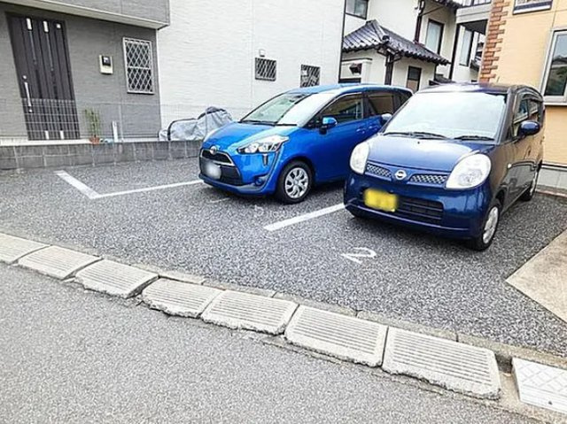 リヴェールハイムの駐車場