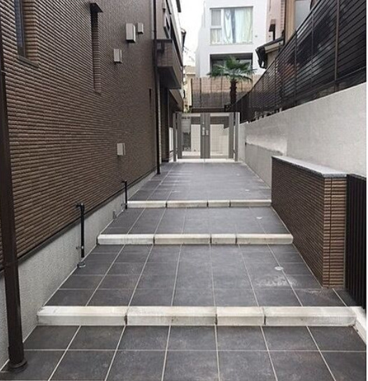 ソレアード四ツ谷のエントランス