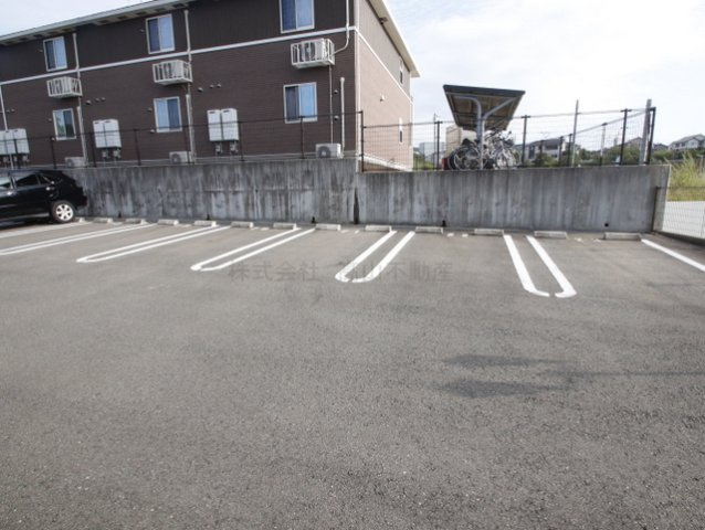 宗像市田久６丁目のアパートの駐車場
