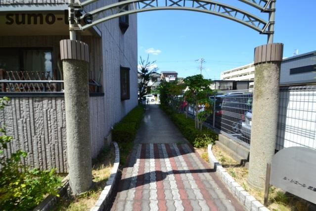 ルシェール武庫之荘のエントランス