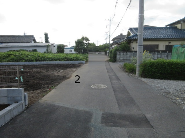【仲介手数料無料】新築戸建　熊谷市拾六間597-1（全2棟）の前面道路含む現地写真