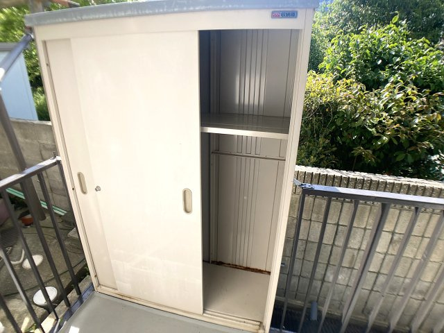 上池田3丁目貸家Ⅱのその他共用部分|ベランダには物置を完備してます