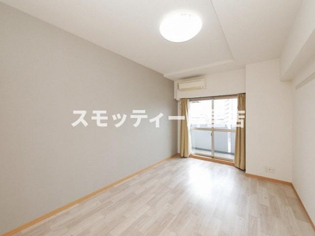 リアライズ住之江公園の居間・リビング|こちらのリビングで趣味の時間をお楽しみください
