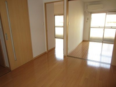 福岡市南区三宅３丁目の賃貸マンションの居間・リビング