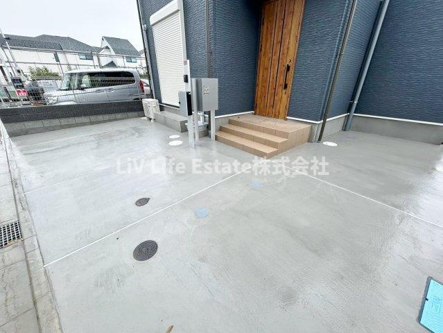西原町5丁目貸家　A棟 の駐車場