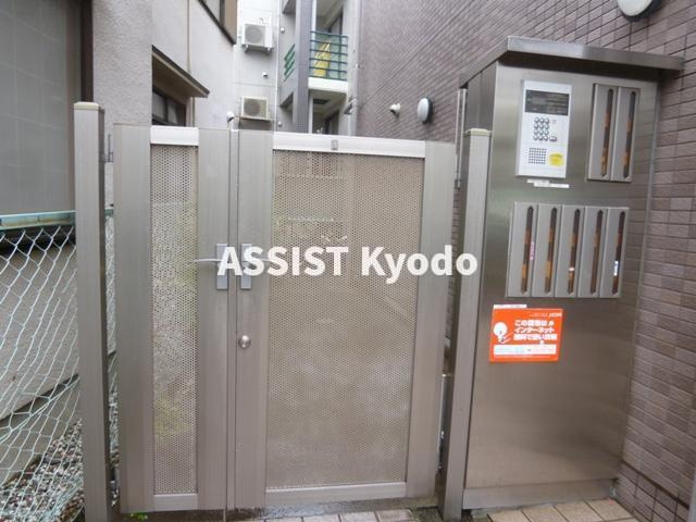 Ｊホーム経堂のエントランス