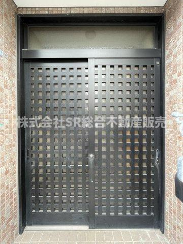 吉田5丁目中古戸建の玄関|弊社は中古戸建のご紹介、その後のリフォームのご提案、
賃貸物件のご紹介、すべてご対応可能です。
お客様にあったプランをご提案致します。
まずはお問合せ下さいませ。
