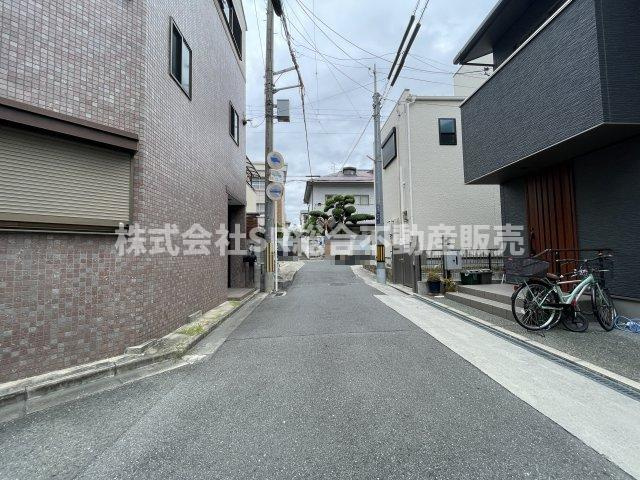 吉田5丁目中古戸建の前面道路含む現地写真|リフォームプランなら弊社にお任せ！
資金面・オシャレな雰囲気・スタンダード
あなたの希望を叶えます！