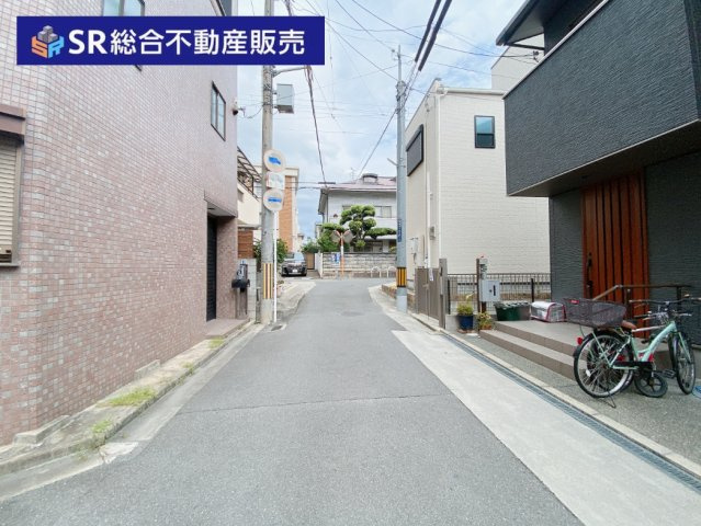 吉田5丁目中古戸建の前面道路含む現地写真|リフォームプランなら弊社にお任せ！
資金面・オシャレな雰囲気・スタンダード
あなたの希望を叶えます！